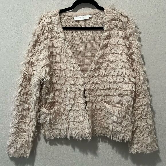 ASTR THE LABEL Loop Knit Shaggy Wool Blend Sweater Jacket, Light Pink, Size M - Picture 2 of 9